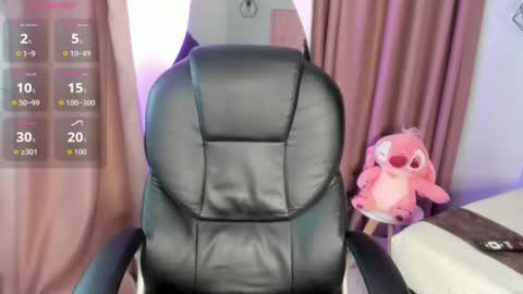 Mia online show from 06-19-26, 04:28