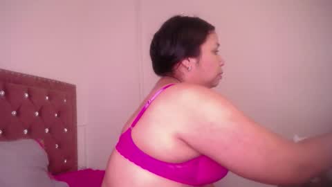 Snapshot of miafuegolatino chatting on 02-17-26, 10:56 mia online show from 02-17-26, 10:56