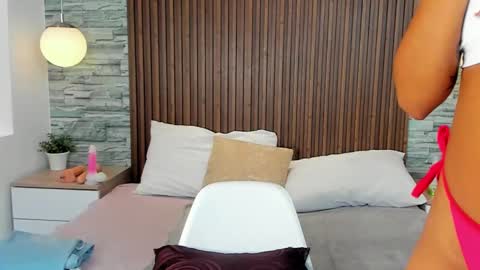 Snapshot of miagomezx chatting on 09-17-25, 08:10 miagomezx online show from 09-17-25, 08:10