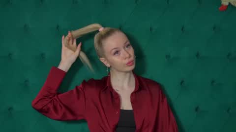 Mia online show from 12-14-25, 05:24