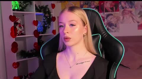 Mia online show from 12-20-25, 05:25