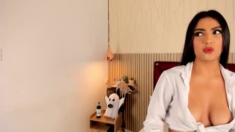 Snapshot of miah_bella chatting on 10-27-25, 07:40 Miah and Bella online show from 10-27-25, 07:40