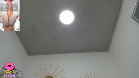 Miah Collins online show from 12-16-25, 07:52