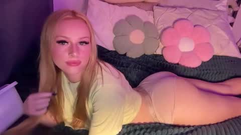 Snapshot of miaharperxox chatting on 10-29-25, 08:21 Mia Harper online show from 10-29-25, 08:21