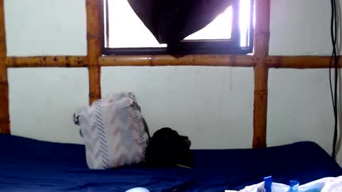 Mia  Sam online show from 10-29-25, 05:47