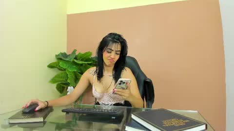 Snapshot of miakarsson chatting on 08-04-26, 08:11 Mia online show from 08-04-26, 08:11