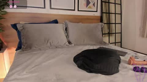 Mia  online show from 03-21-26, 08:19