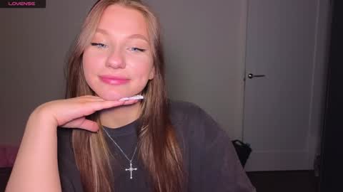 Snapshot of miakeler chatting on 02-05-25, 10:01 milanaaaa online show from 02-05-25, 10:01