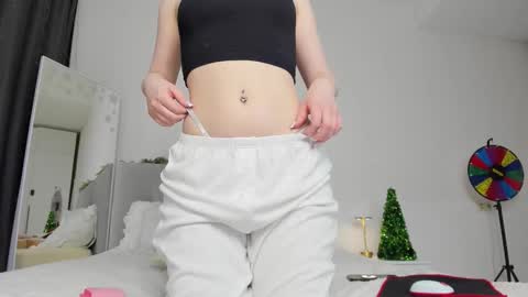 Snapshot of miakeler chatting on 01-09-26, 04:21 milanaaaa online show from 01-09-26, 04:21