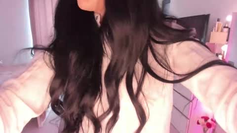 Mia online show from 03-10-25, 08:15