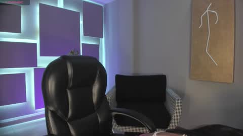 Call me Mia  online show from 11-14-25, 07:23