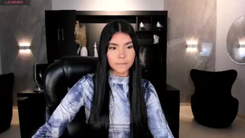 Snapshot of mialaurence_ chatting on 06-17-26, 07:26 Call me Mia online show from 06-17-26, 07:26