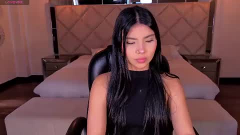 Snapshot of mialaurence_ chatting on 06-21-26, 05:37 Call me Mia online show from 06-21-26, 05:37