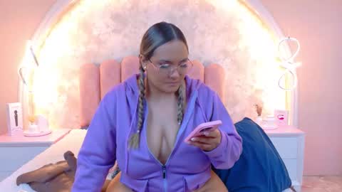 Mia online show from 01-14-26, 05:02