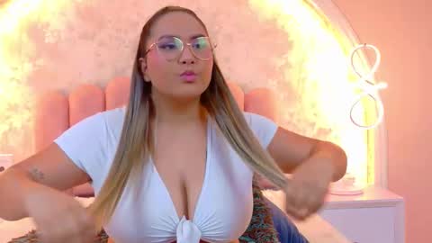 Mia online show from 02-10-26, 12:37