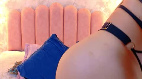 Mia online show from 03-06-26, 04:09