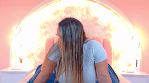 Mia online show from 03-18-26, 03:09