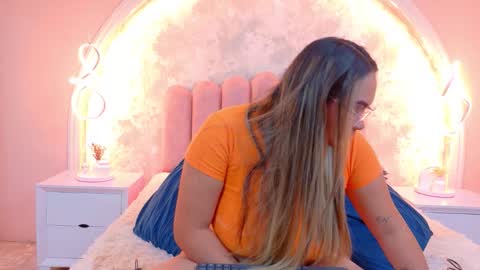 Mia online show from 03-26-26, 03:23