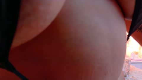 Mia online show from 04-12-26, 05:01