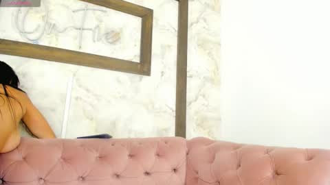 mia logan  online show from 01-08-26, 03:31