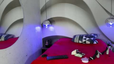 Mia 3 online show from 02-06-26, 11:35