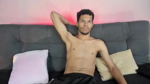 Mia online show from 10-11-25, 07:23