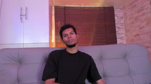 Mia online show from 10-25-25, 07:08