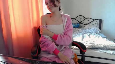 Mia online show from 03-24-26, 10:42