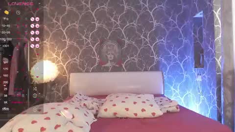 Snapshot of miamiameow chatting on 06-26-26, 01:37 Mia online show from 06-26-26, 01:37