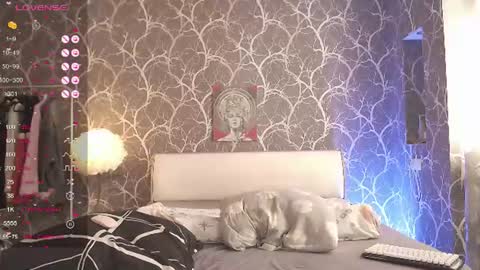 Snapshot of miamiameow chatting on 07-06-26, 03:03 Mia online show from 07-06-26, 03:03