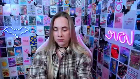 Snapshot of miamilas chatting on 10-13-25, 04:18 miamilas online show from 10-13-25, 04:18