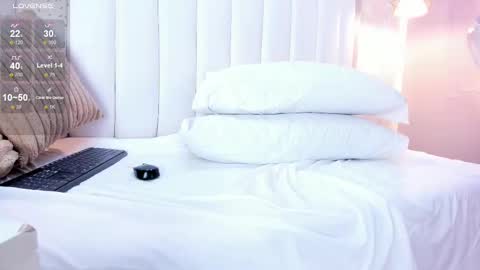 Snapshot of miamistrex chatting on 02-14-25, 08:21 Mia Mistrex online show from 02-14-25, 08:21