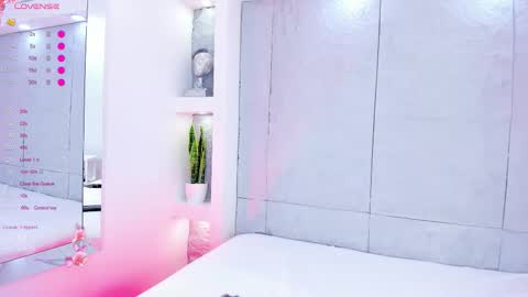 Snapshot of miamistrex chatting on 10-23-25, 04:23 Mia Mistrex online show from 10-23-25, 04:23