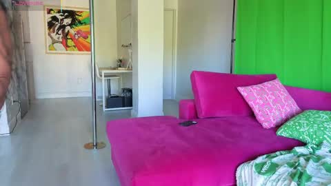 Snapshot of miamiworld chatting on 06-06-26, 09:52 MiamiWorld online show from 06-06-26, 09:52