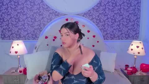 Mia   -5 7001400 Follow  online show from 02-20-26, 01:22