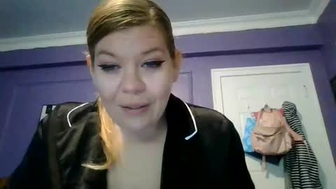 Mia Moves You online show from 07-15-26, 01:22