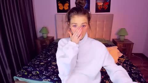 Snapshot of miapaw chatting on 12-08-24, 12:51 Mia online show from 12-08-24, 12:51