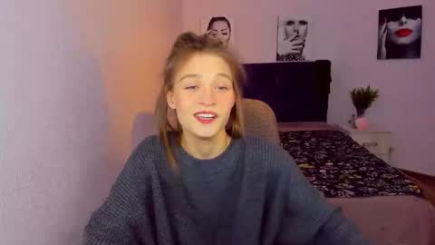 Snapshot of miapaw chatting on 12-15-24, 06:26 Mia online show from 12-15-24, 06:26