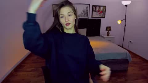 Snapshot of miapaw chatting on 12-24-24, 06:39 Mia online show from 12-24-24, 06:39