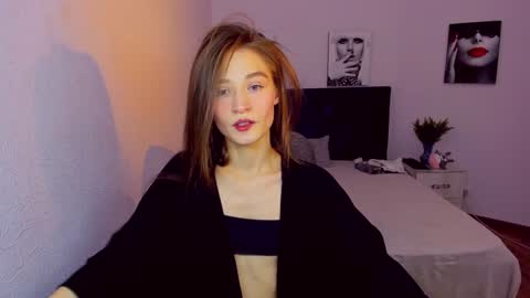 Snapshot of miapaw chatting on 12-25-24, 06:30 Mia online show from 12-25-24, 06:30