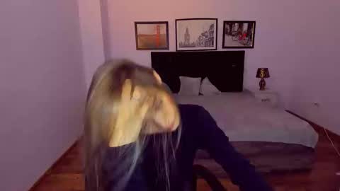 Snapshot of miapaw chatting on 12-29-24, 10:25 Mia online show from 12-29-24, 10:25