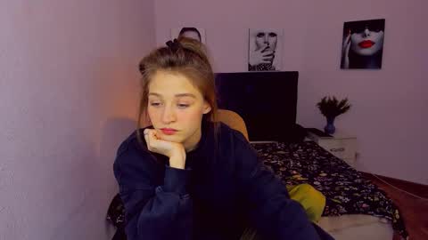 Snapshot of miapaw chatting on 01-03-25, 10:29 Mia online show from 01-03-25, 10:29