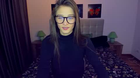 Snapshot of miapaw chatting on 01-05-25, 06:24 Mia online show from 01-05-25, 06:24