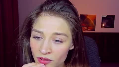 Snapshot of miapaw chatting on 01-10-25, 11:29 Mia online show from 01-10-25, 11:29