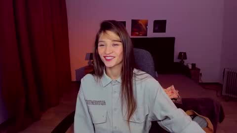 Snapshot of miapaw chatting on 01-11-25, 08:43 Mia online show from 01-11-25, 08:43