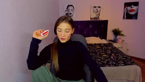 Snapshot of miapaw chatting on 01-14-25, 05:01 Mia online show from 01-14-25, 05:01