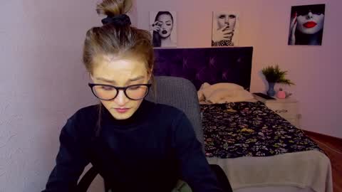 Snapshot of miapaw chatting on 01-14-25, 08:04 Mia online show from 01-14-25, 08:04