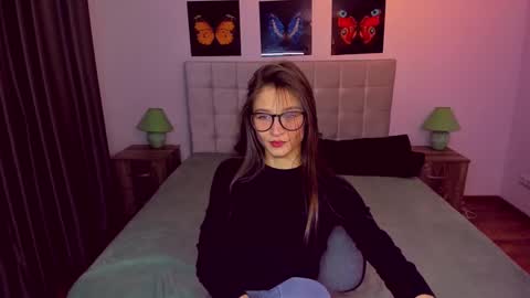 Snapshot of miapaw chatting on 01-17-25, 06:12 Mia online show from 01-17-25, 06:12