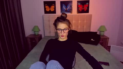 Snapshot of miapaw chatting on 01-17-25, 09:17 Mia online show from 01-17-25, 09:17