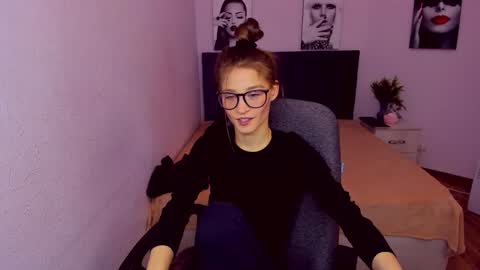 Snapshot of miapaw chatting on 01-18-25, 05:48 Mia online show from 01-18-25, 05:48